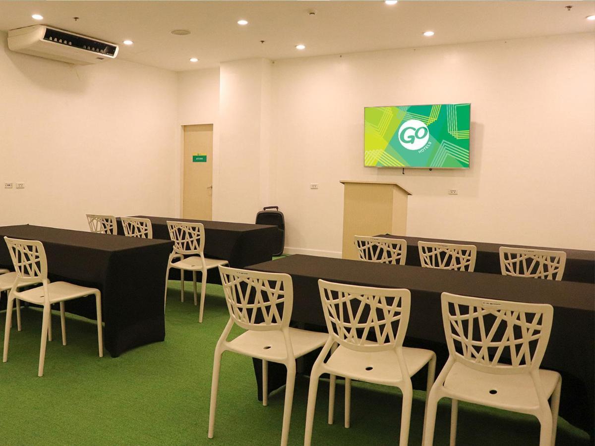 Go Hotels Timog Quezon City Exterior foto